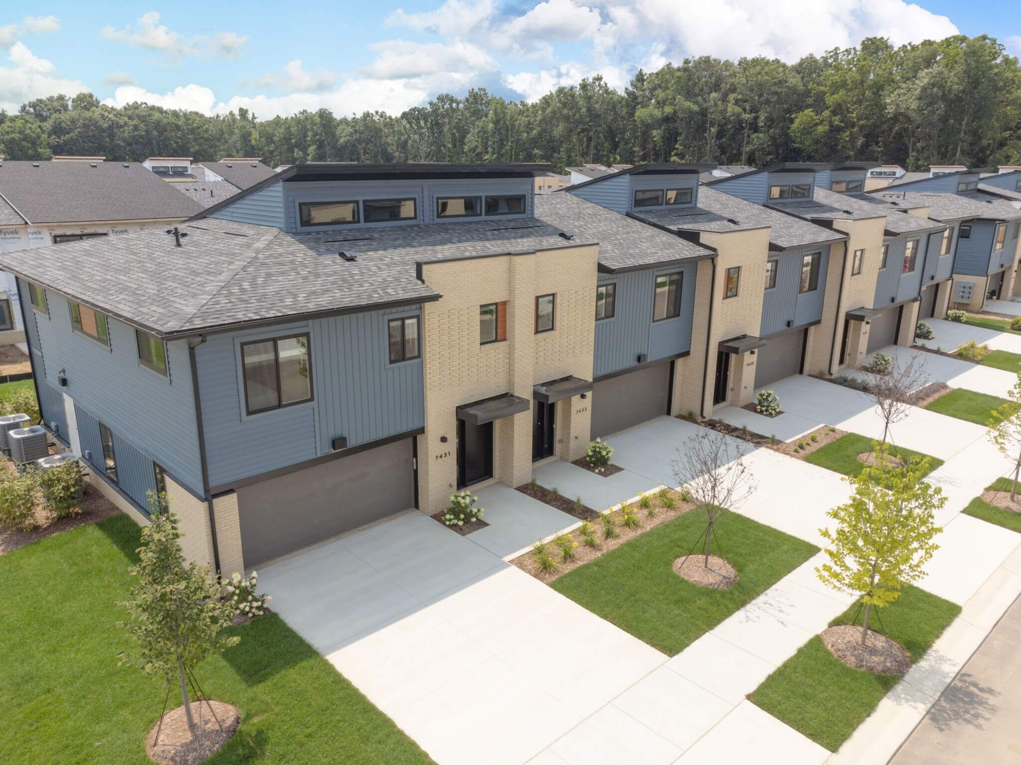 Exterior image of Woodview Commons Townhomes, a luxury multifamily development located in Ann Arbor Michigan.