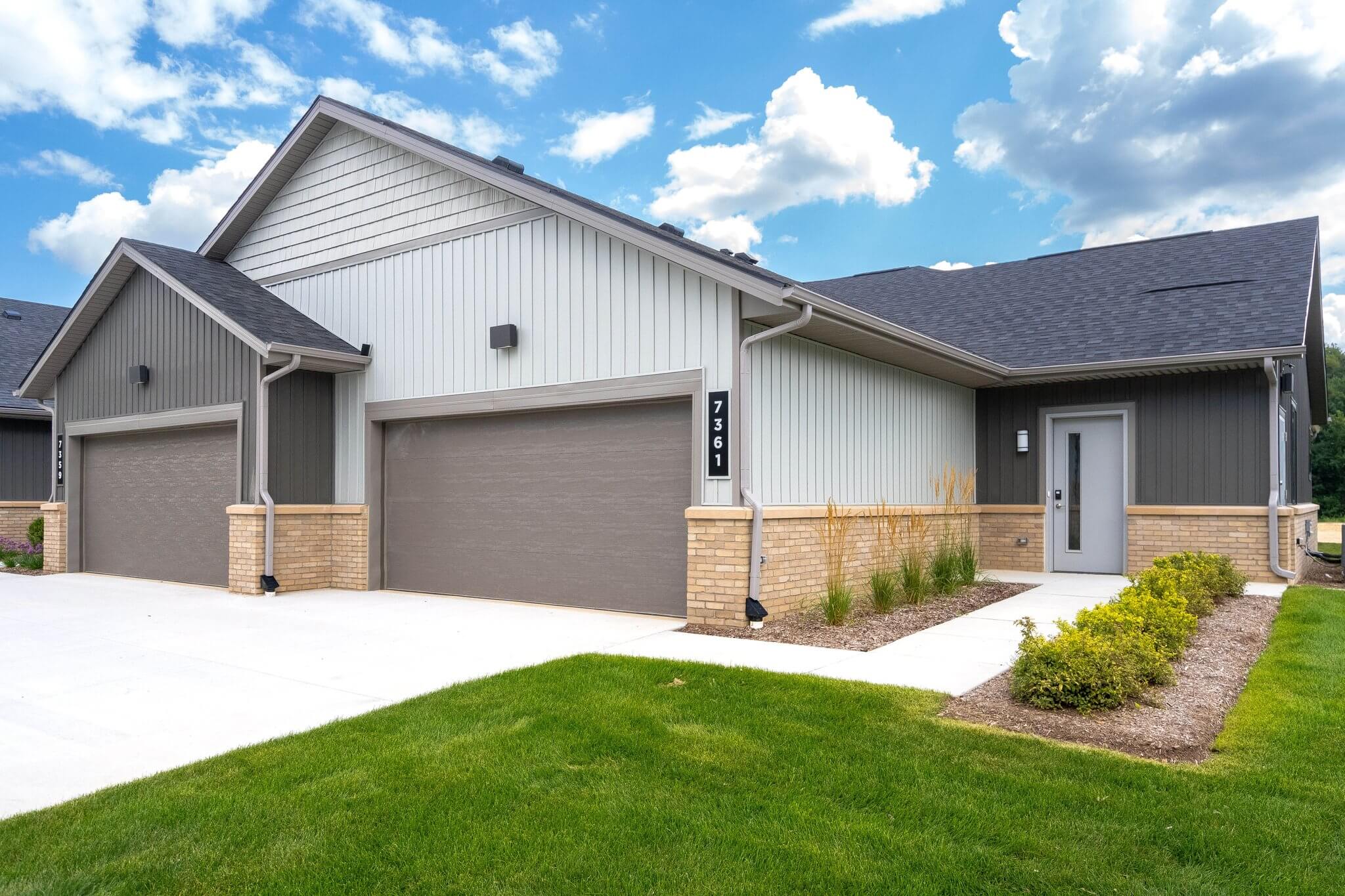 Exterior view of Woodview Commons Ranch Homes in Ann Arbor Michigan, a commercial construction project that consisted of Multifamily housing